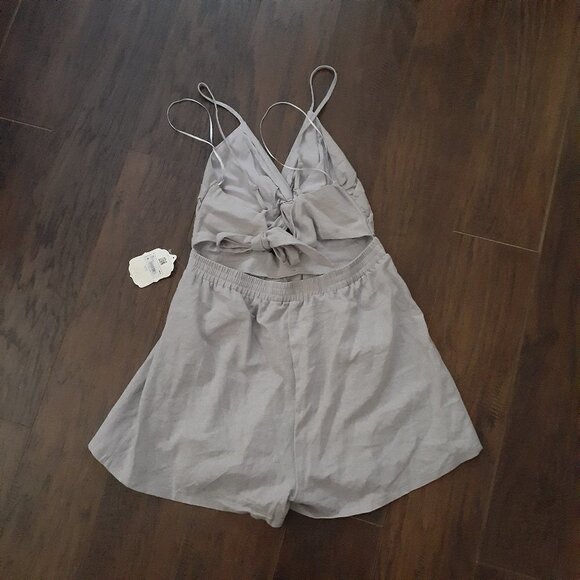 Altar'd State NWT Women's Large Gray Violet Linen Blend Back Tie Shorts Romper - Picture 3 of 12